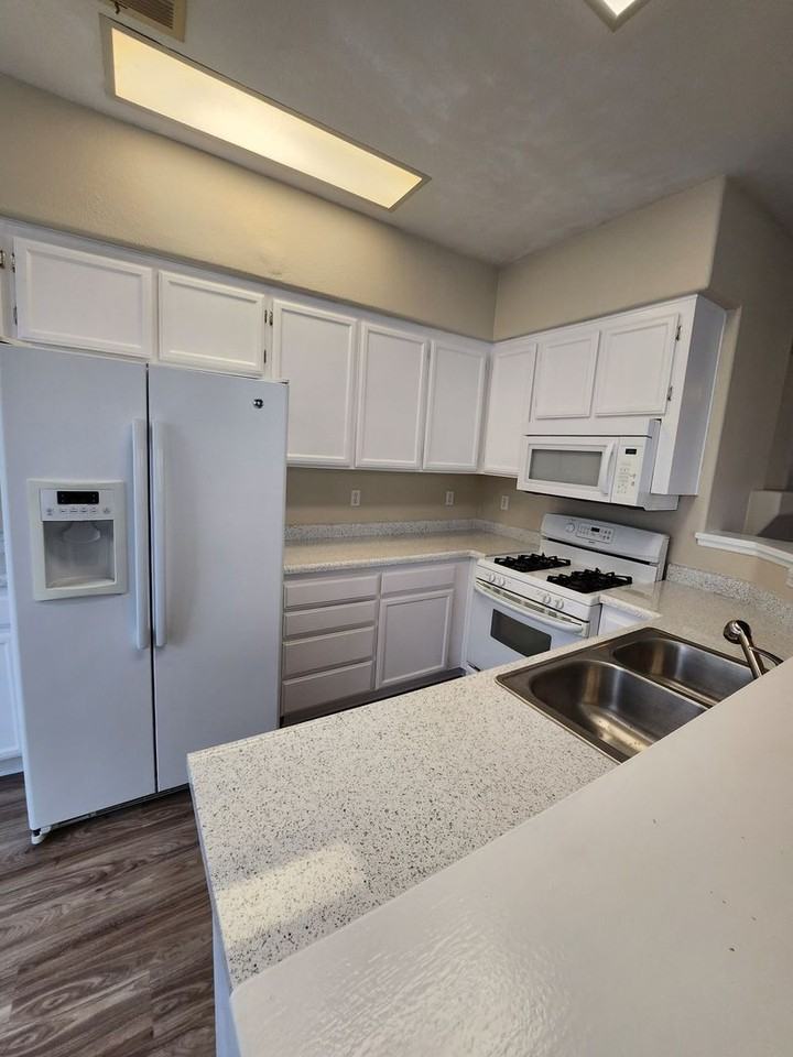 11799 Spruce Run Dr - Photo 5 of 25
