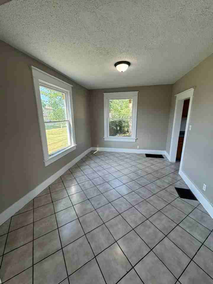 2816 James St - Photo 3 of 8