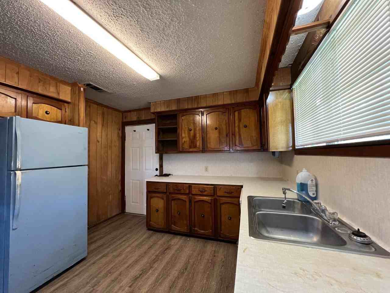 12406 Burgess Ave - Photo 2 of 8