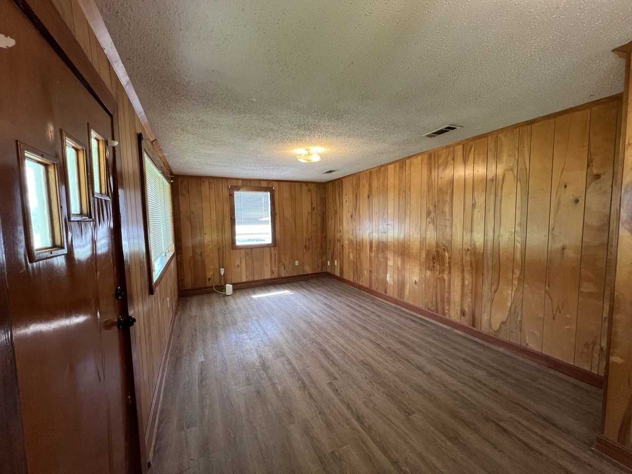 12406 Burgess Ave - Photo 3 of 8