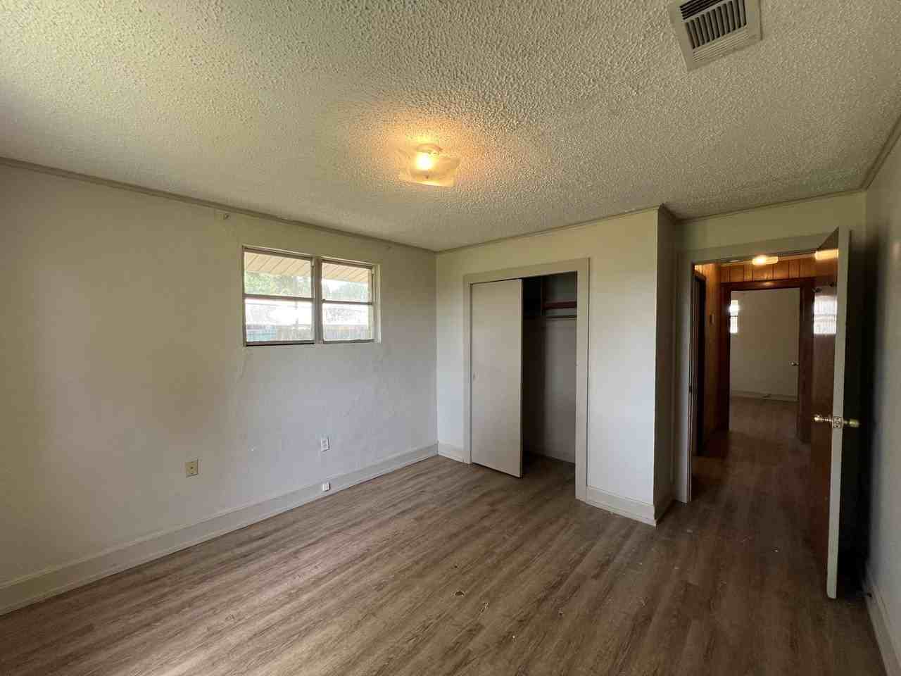 12406 Burgess Ave - Photo 7 of 8