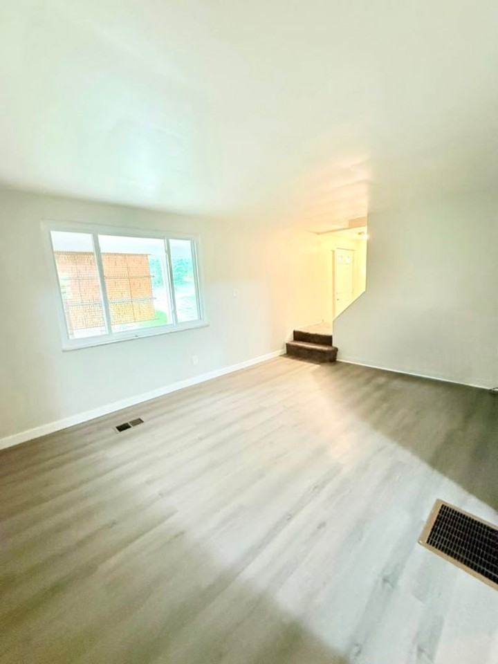472 Guylyn Dr - Photo 5 of 28