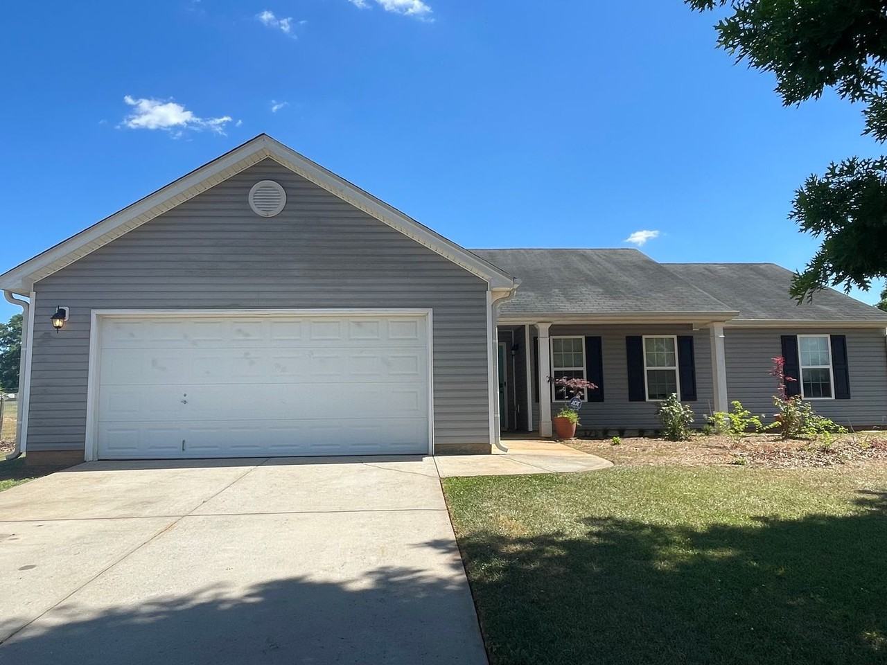 220 Jeremy Dr - Photo 2 of 41
