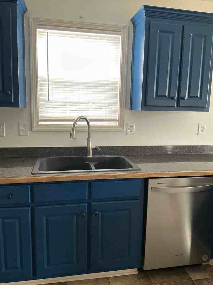 220 Jeremy Dr - Photo 7 of 41