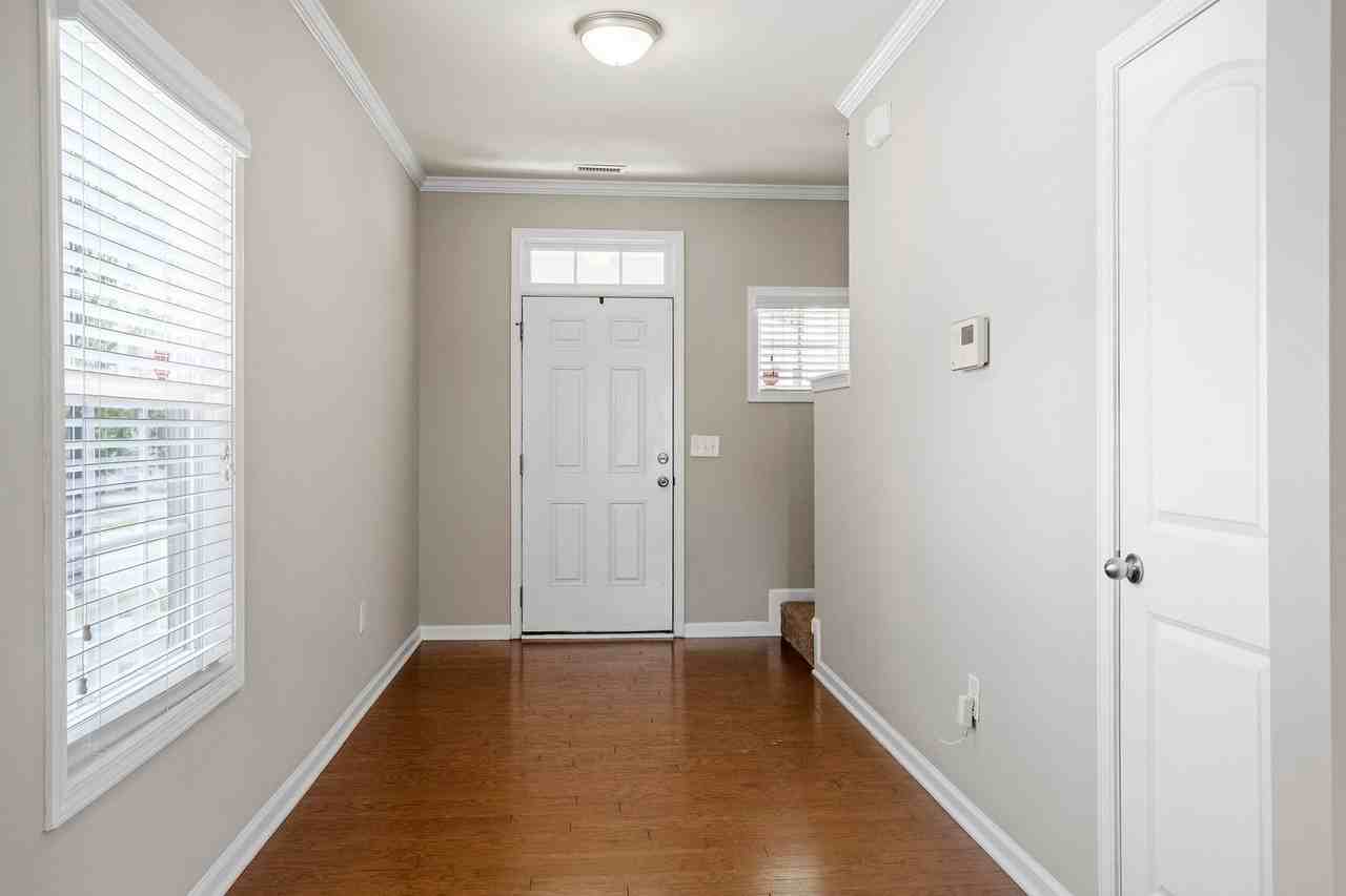 223 Station Dr - Photo 5 of 39