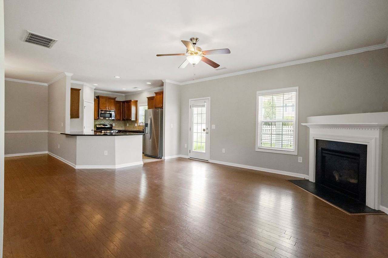 223 Station Dr - Photo 6 of 39
