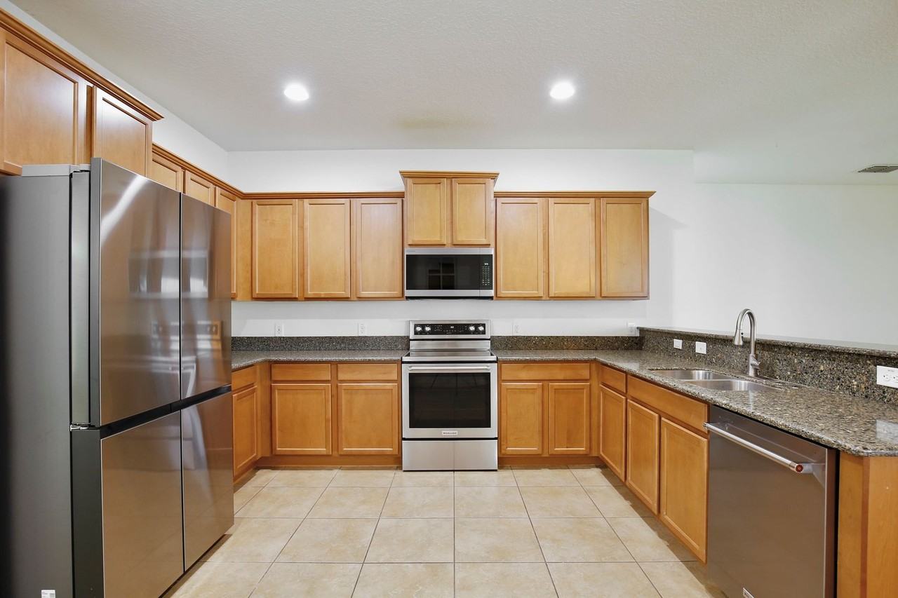 3908 Coastal Breeze Dr - Photo 5 of 30