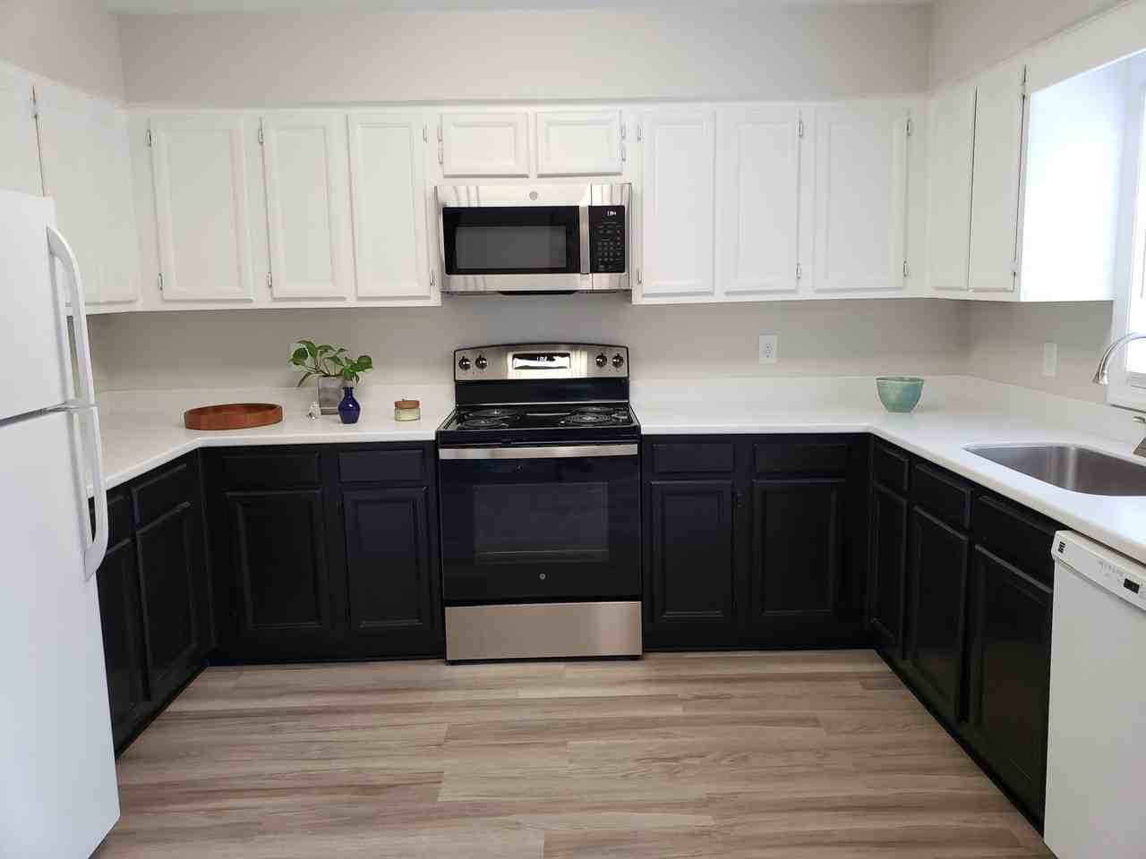 4362 Hunters Club Dr - Photo 2 of 11