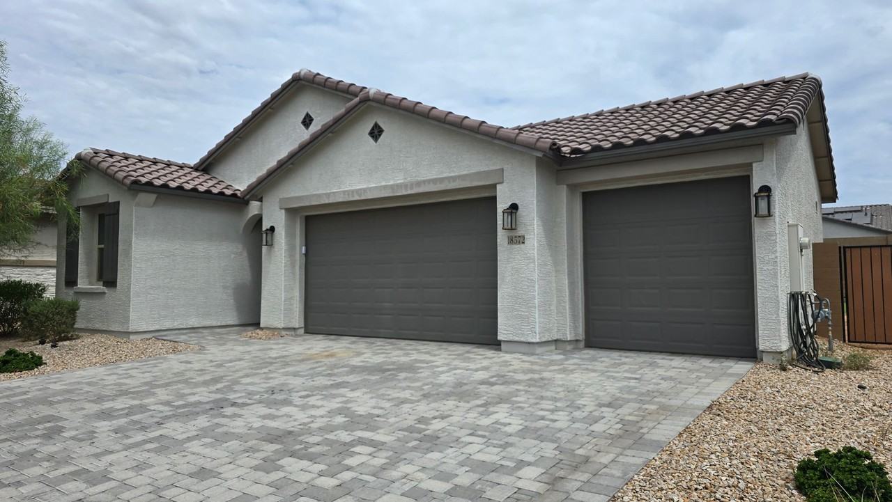 18572 W Cottontail Ln - Photo 2 of 29