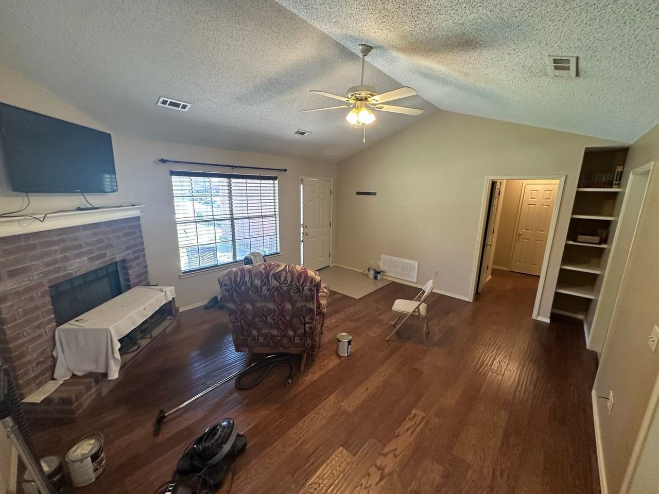 950 Penny Ln - Photo 4 of 17