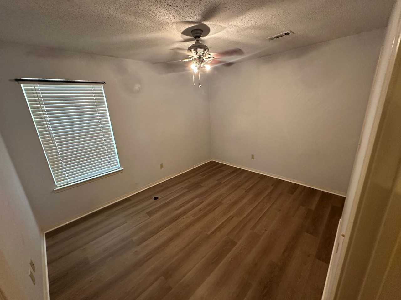 950 Penny Ln - Photo 6 of 17