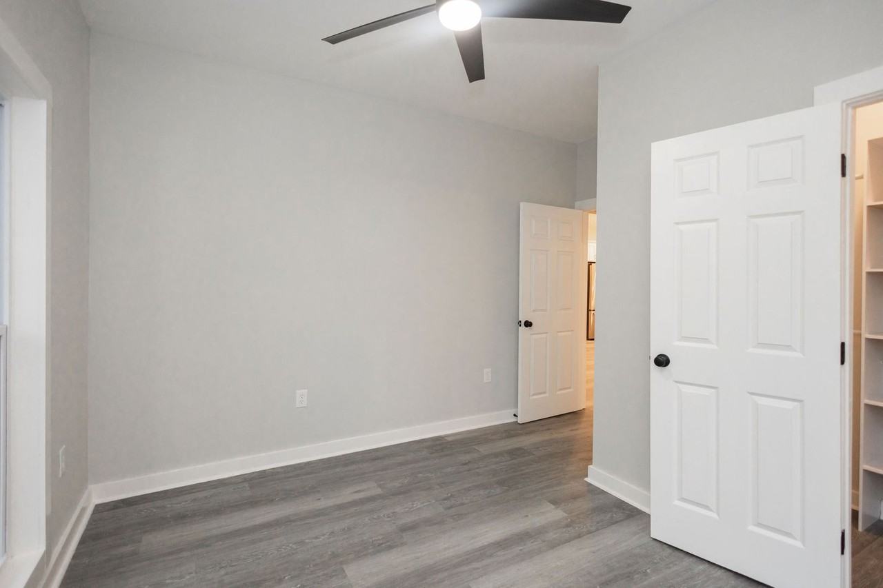 824 W Broad St - Photo 7 of 25