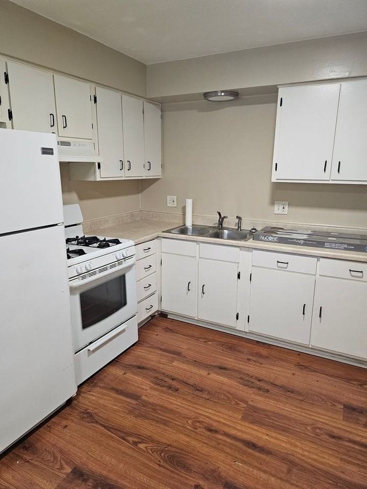 26311 Lorenz St - Photo 3 of 10