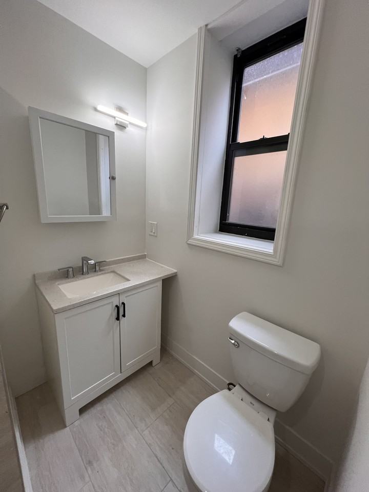 1254 West Addison StreetUnit 3 #3 - Photo 5 of 7