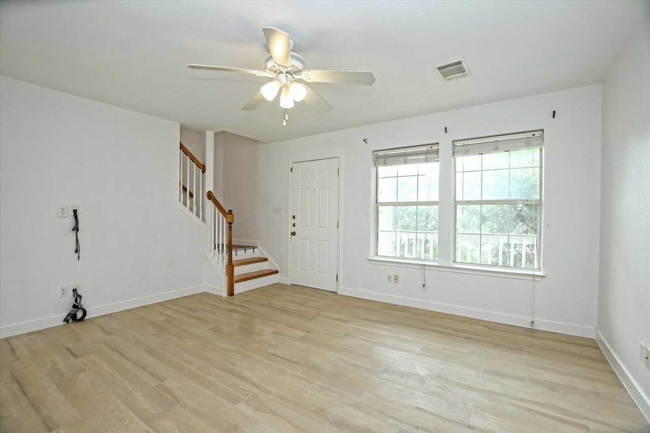 716 Honeysuckle Dr - Photo 3 of 10