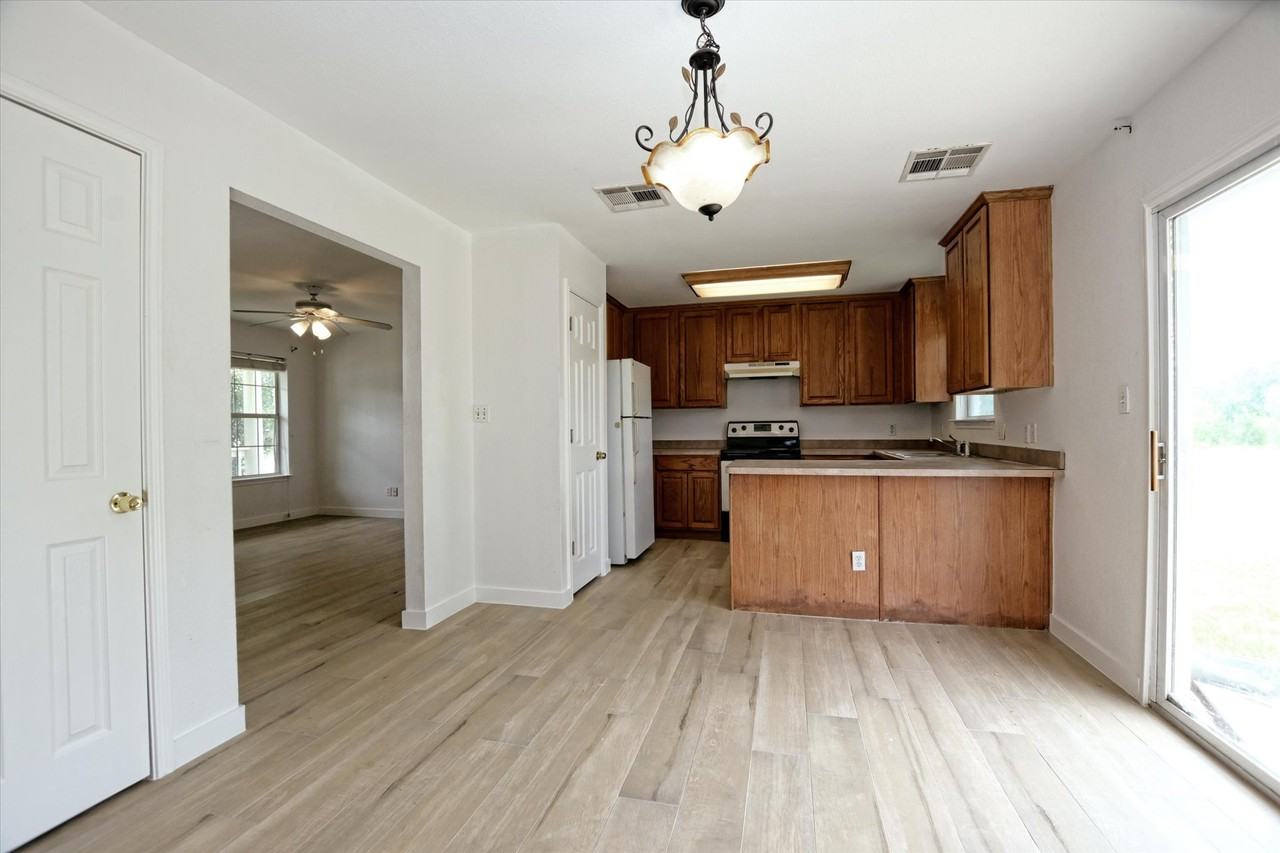 716 Honeysuckle Dr - Photo 4 of 10
