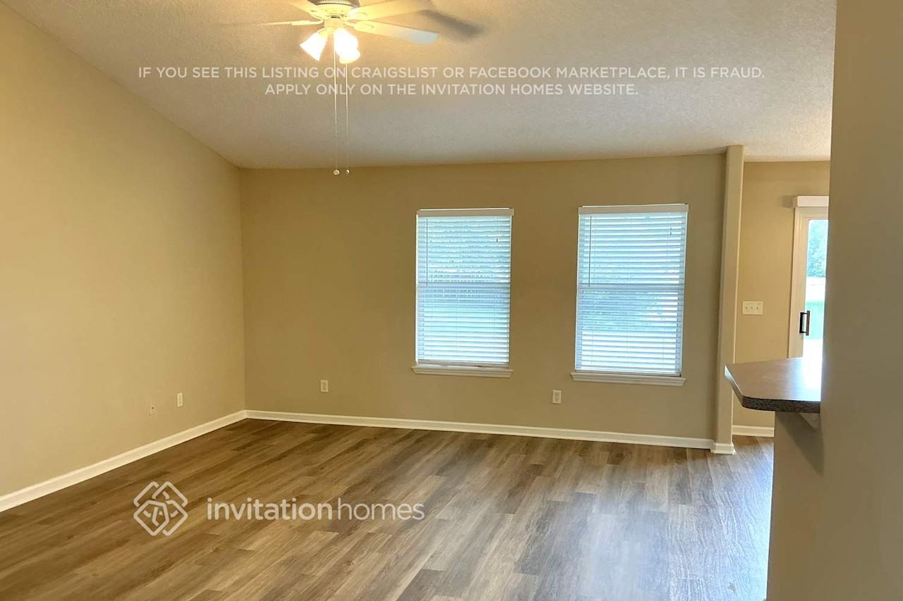 6886 Wall Springs Dr - Photo 3 of 16
