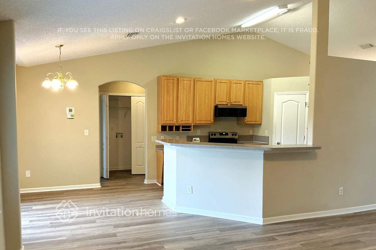 6886 Wall Springs Dr - Photo 4 of 16