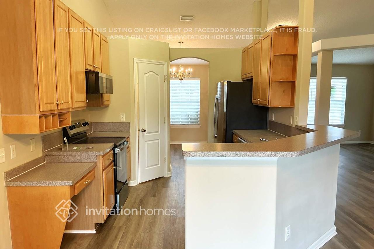 6886 Wall Springs Dr - Photo 5 of 16