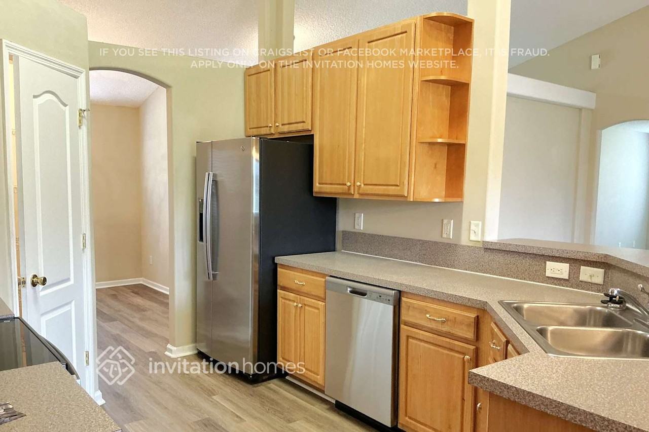 6886 Wall Springs Dr - Photo 6 of 16