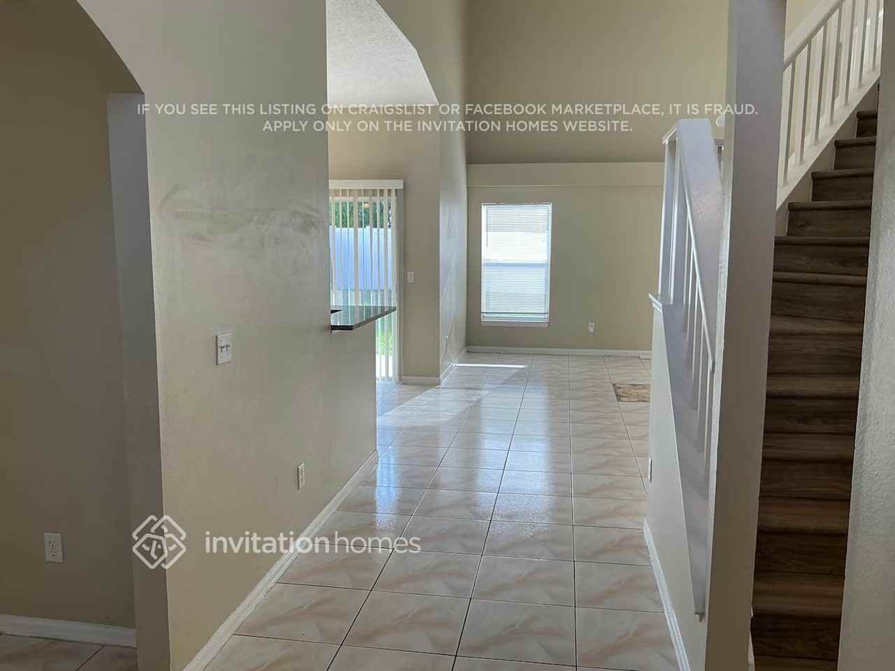 427 Symphony Pl - Photo 4 of 21