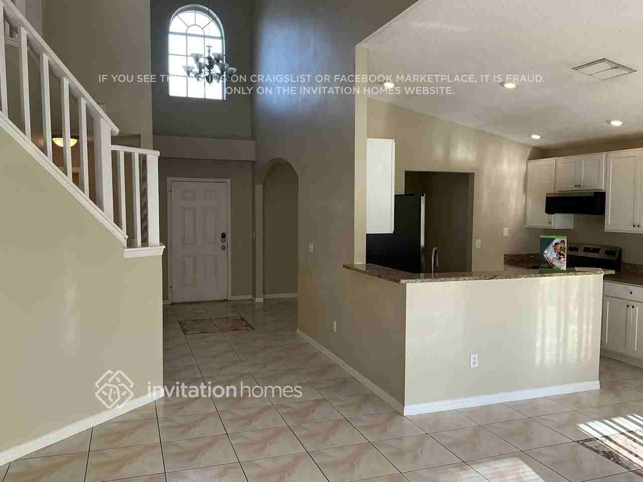427 Symphony Pl - Photo 5 of 21
