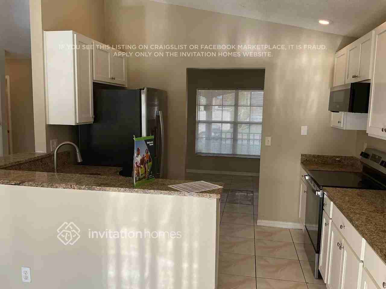 427 Symphony Pl - Photo 7 of 21