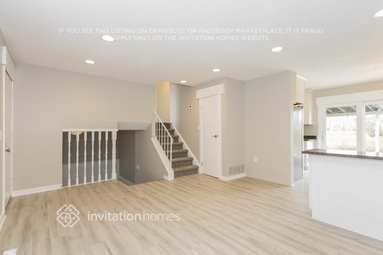 9620 W 104th Dr - Photo 3 of 15