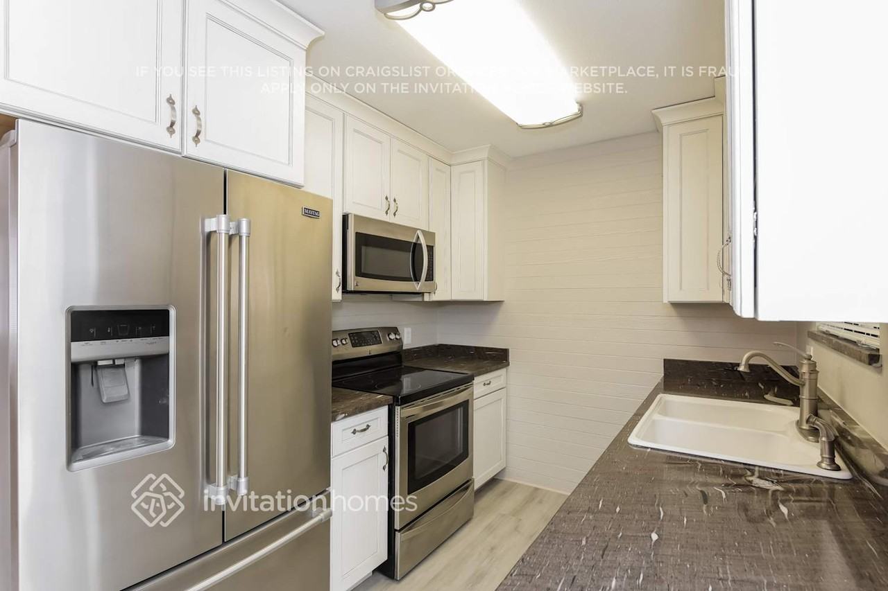 9620 W 104th Dr - Photo 5 of 15