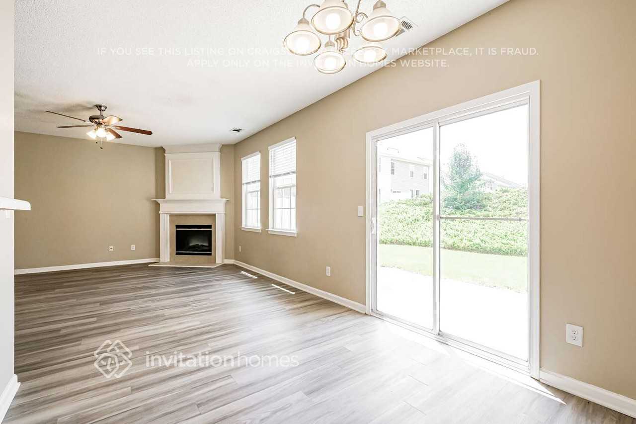 407 Windstone Trl - Photo 7 of 18