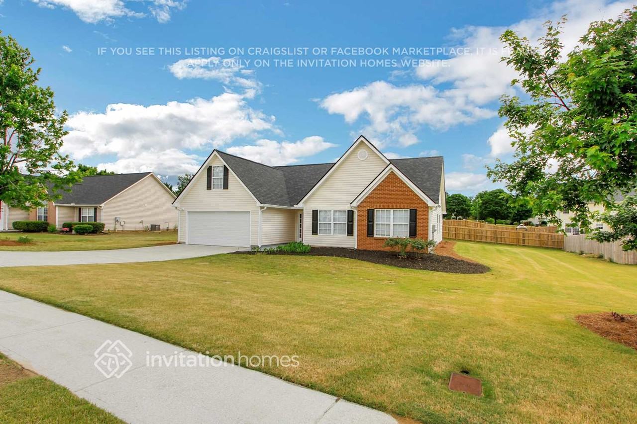 4035 Hollow Spring Trl - Photo 3 of 26