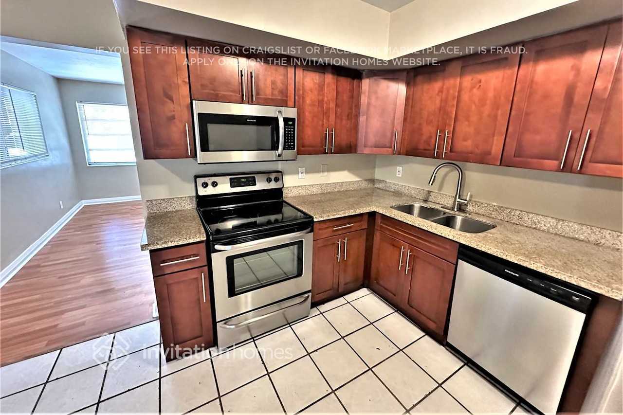 6565 Westview Dr - Photo 5 of 22