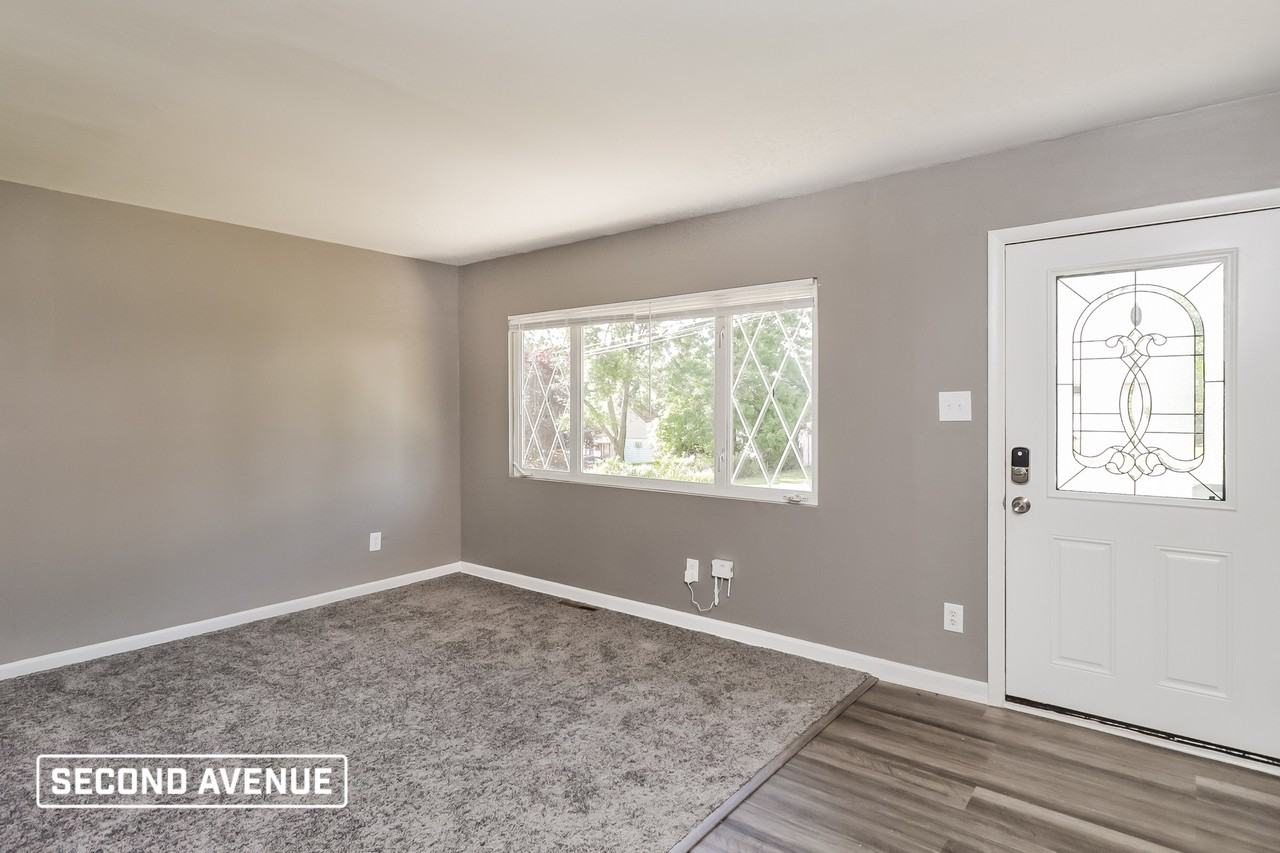 120 Bryant Dr - Photo 3 of 11