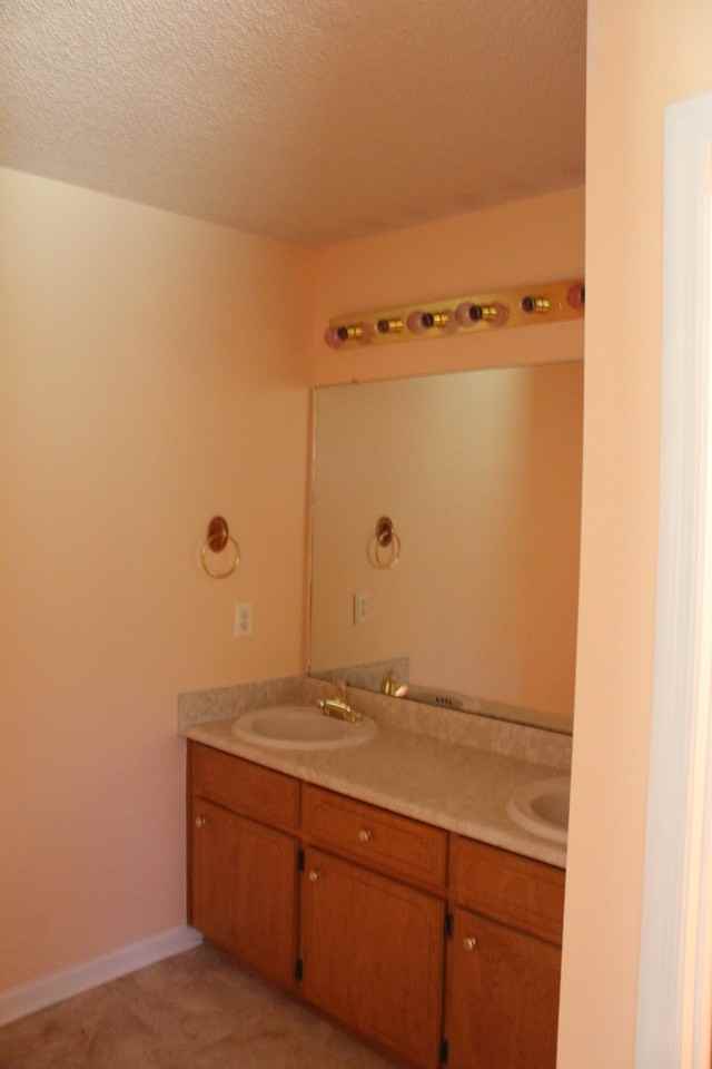 546 Oak Creek Rd - Photo 4 of 11