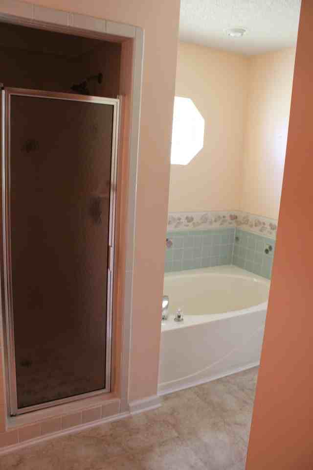 546 Oak Creek Rd - Photo 5 of 11