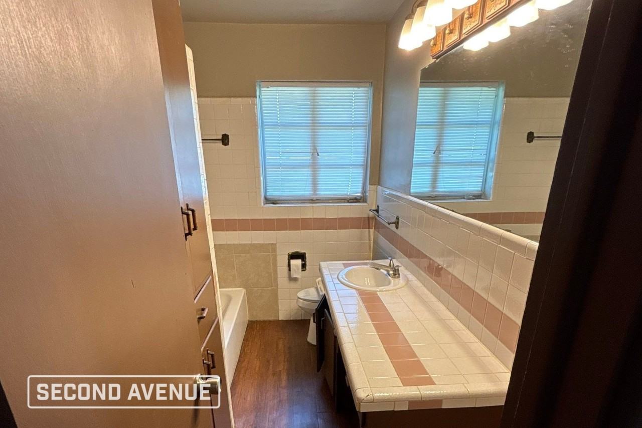 1728 Meyers Pl - Photo 3 of 7