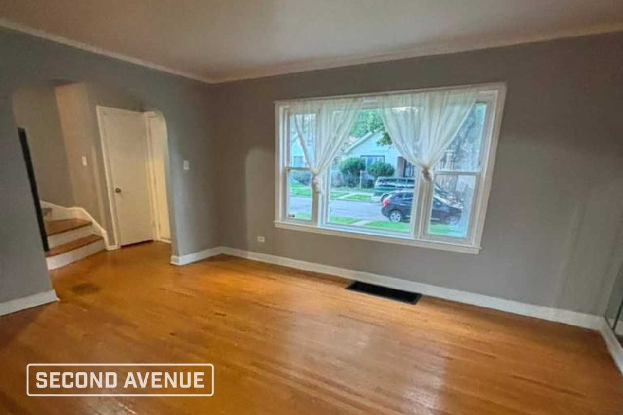 8925 S Laflin St - Photo 3 of 23