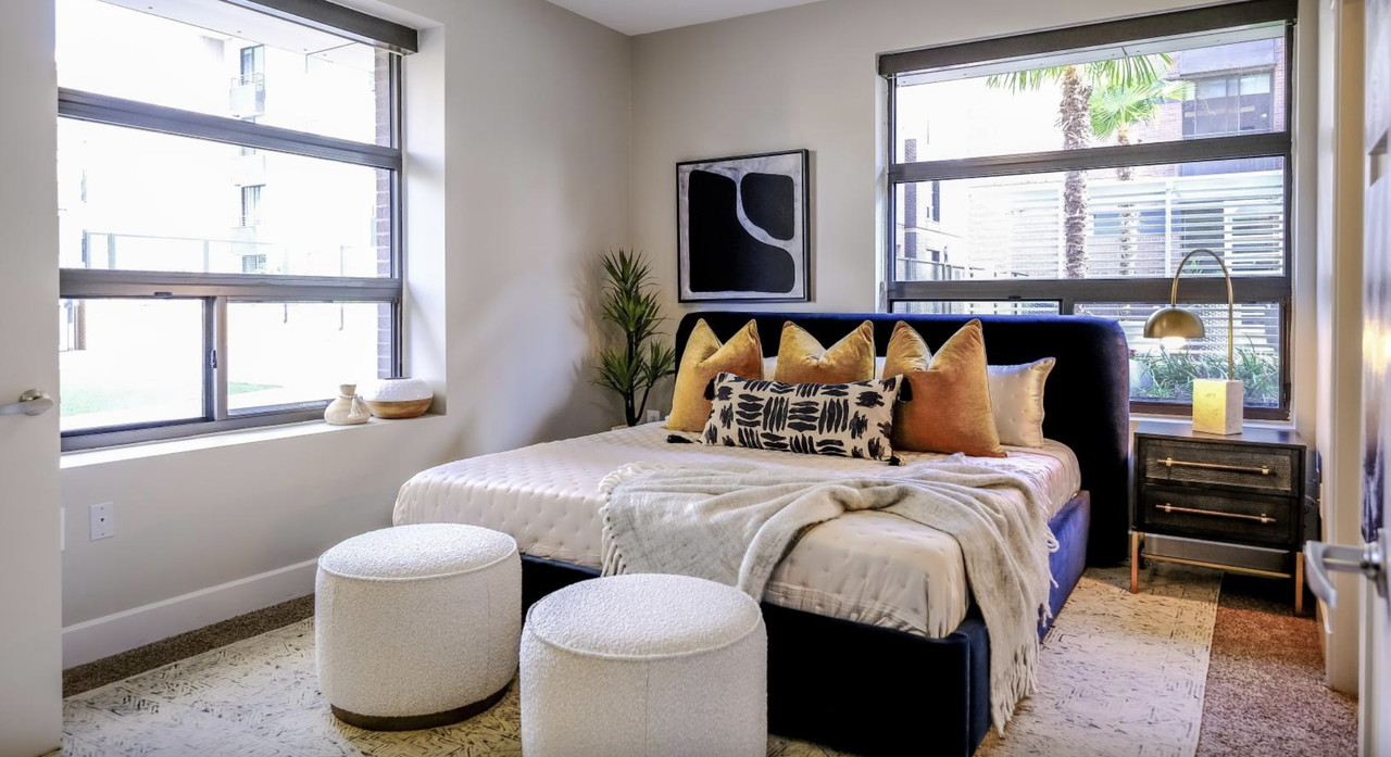 1405 East Riverside Drive - Photo 5 of 17