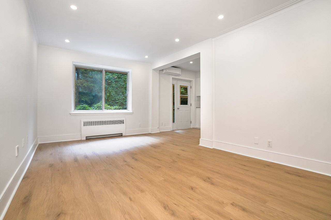 2120 Van Horne - Douek.ca - Photo 4 of 17