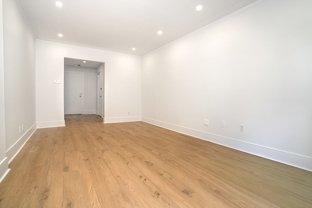 2120 Van Horne - Douek.ca - Photo 6 of 17