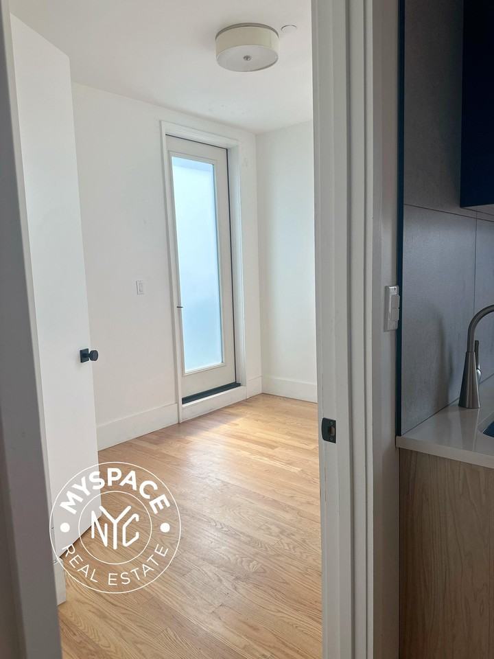 1520 Saint Johns Pl #5 - Photo 6 of 16