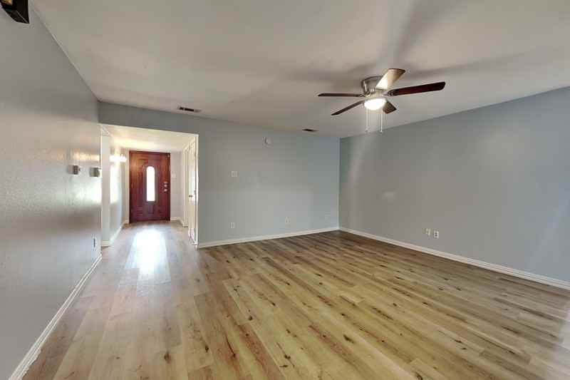 1913 Briarwood Dr - Photo 2 of 19