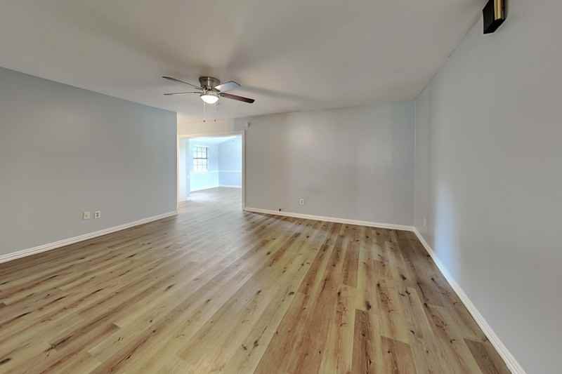 1913 Briarwood Dr - Photo 4 of 19
