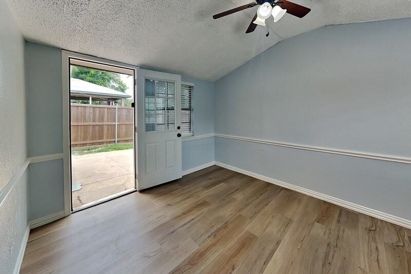 1913 Briarwood Dr - Photo 6 of 19