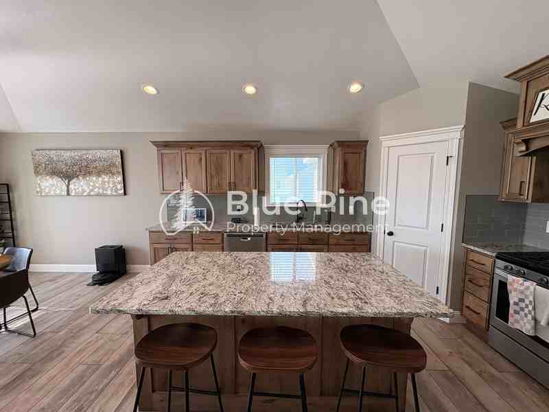 1890 Mesa Canyon Dr - Photo 6 of 33
