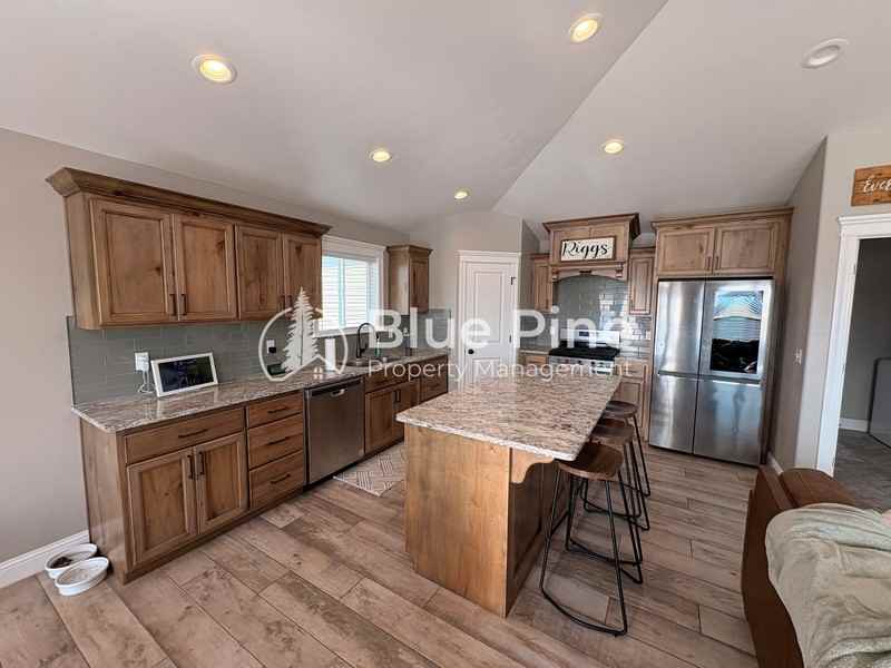1890 Mesa Canyon Dr - Photo 7 of 33