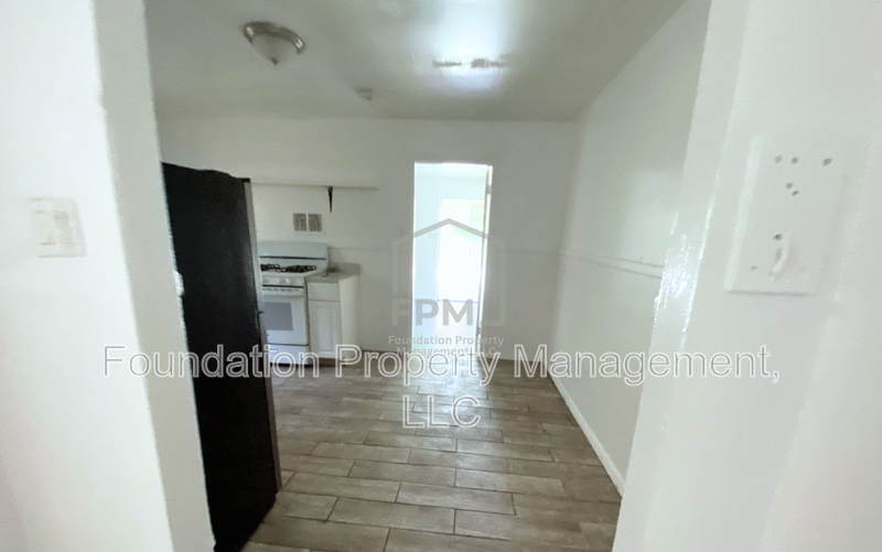2320 E Warren St #1 - Photo 4 of 10