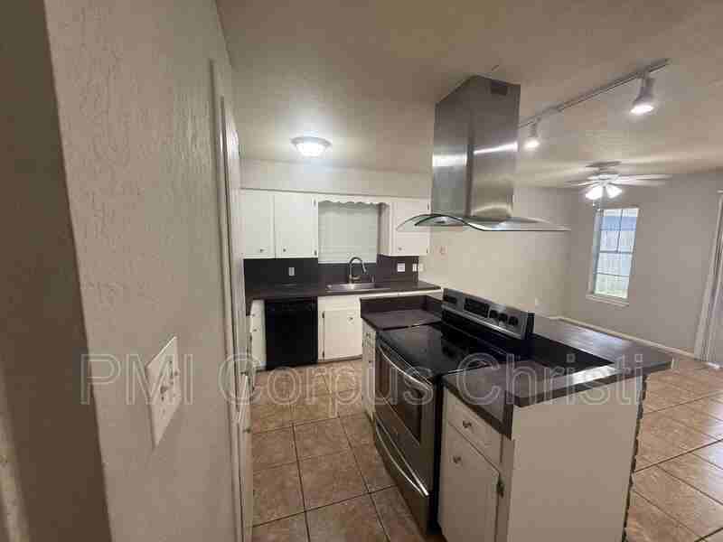 5001 Meandering Ln #A - Photo 4 of 19