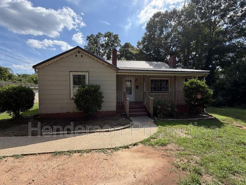 638 Salisbury Rd - Photo 3 of 19