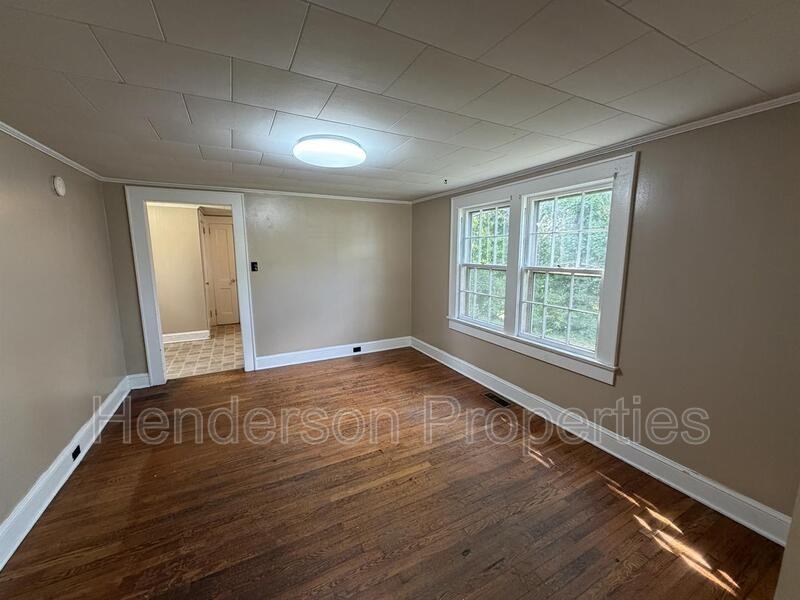 638 Salisbury Rd - Photo 5 of 19